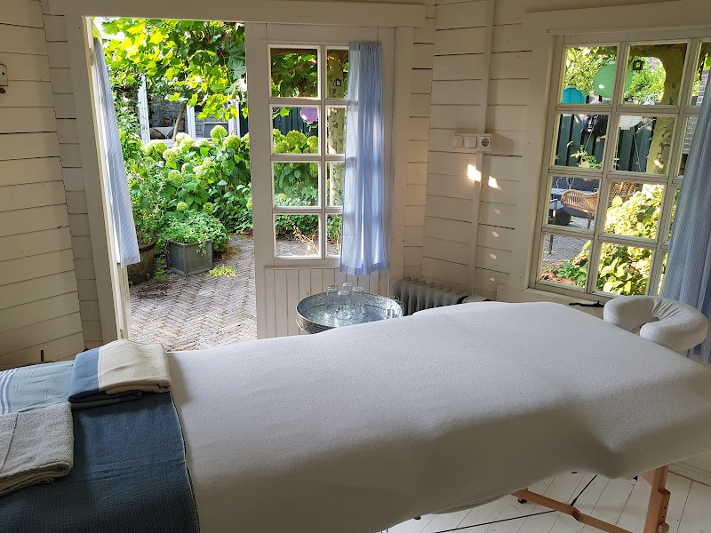 Lot's Salon